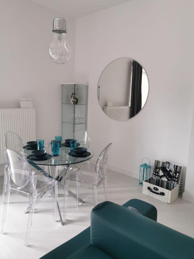 Przytulny Apartament Z Kominkiem Przy Jeziorze ボルネ・スリノボ エクステリア 写真