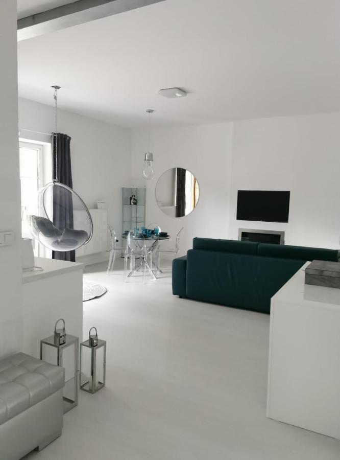 Przytulny Apartament Z Kominkiem Przy Jeziorze ボルネ・スリノボ エクステリア 写真