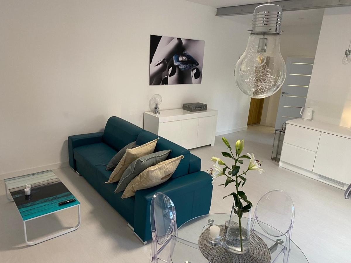 Przytulny Apartament Z Kominkiem Przy Jeziorze ボルネ・スリノボ エクステリア 写真