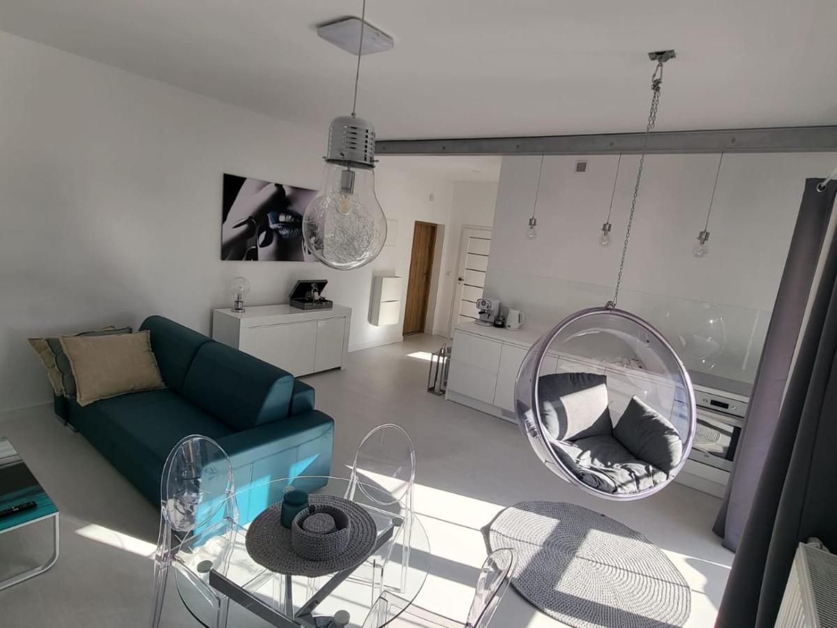 Przytulny Apartament Z Kominkiem Przy Jeziorze ボルネ・スリノボ エクステリア 写真