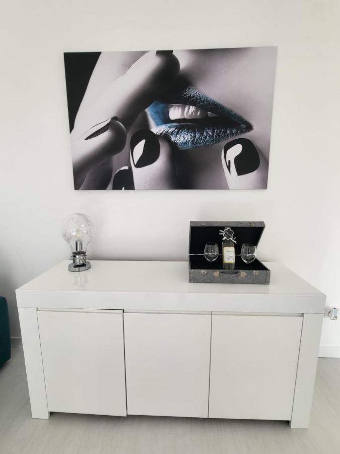 Przytulny Apartament Z Kominkiem Przy Jeziorze ボルネ・スリノボ エクステリア 写真