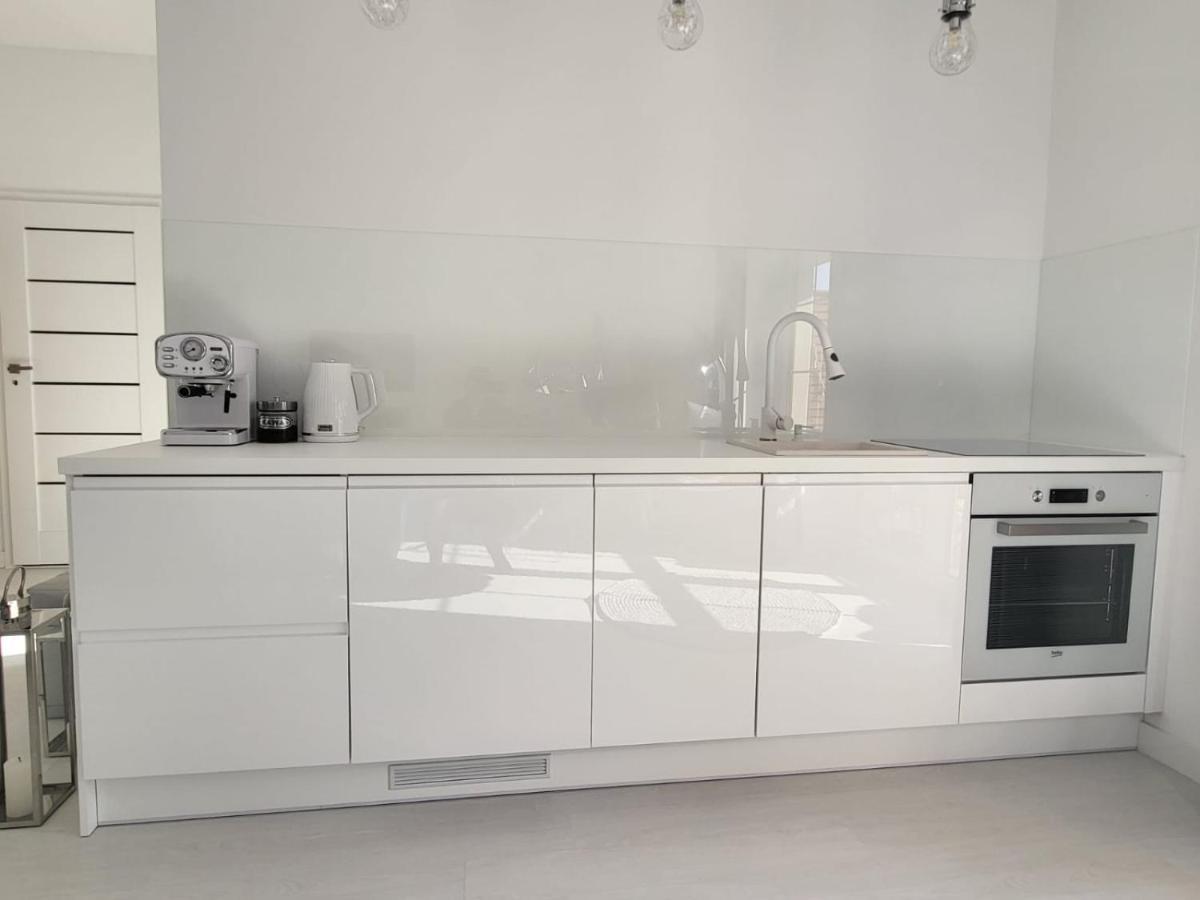 Przytulny Apartament Z Kominkiem Przy Jeziorze ボルネ・スリノボ エクステリア 写真